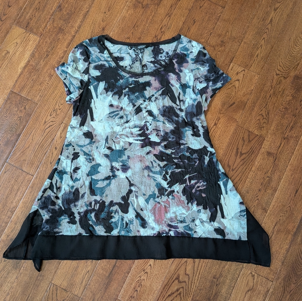 EUC Simply Vera Vera Wang Short Sleeve Abstract Print Black Top Shirt Size Small